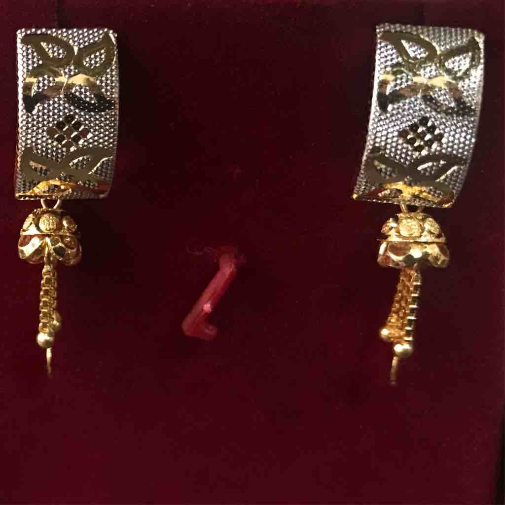 22 ct gold fancy earrings with rhodium